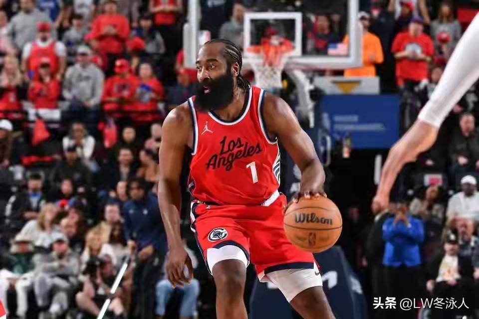 哈登重要时刻战术调整，湖人带队取胜！比赛高潮迭起的简单介绍