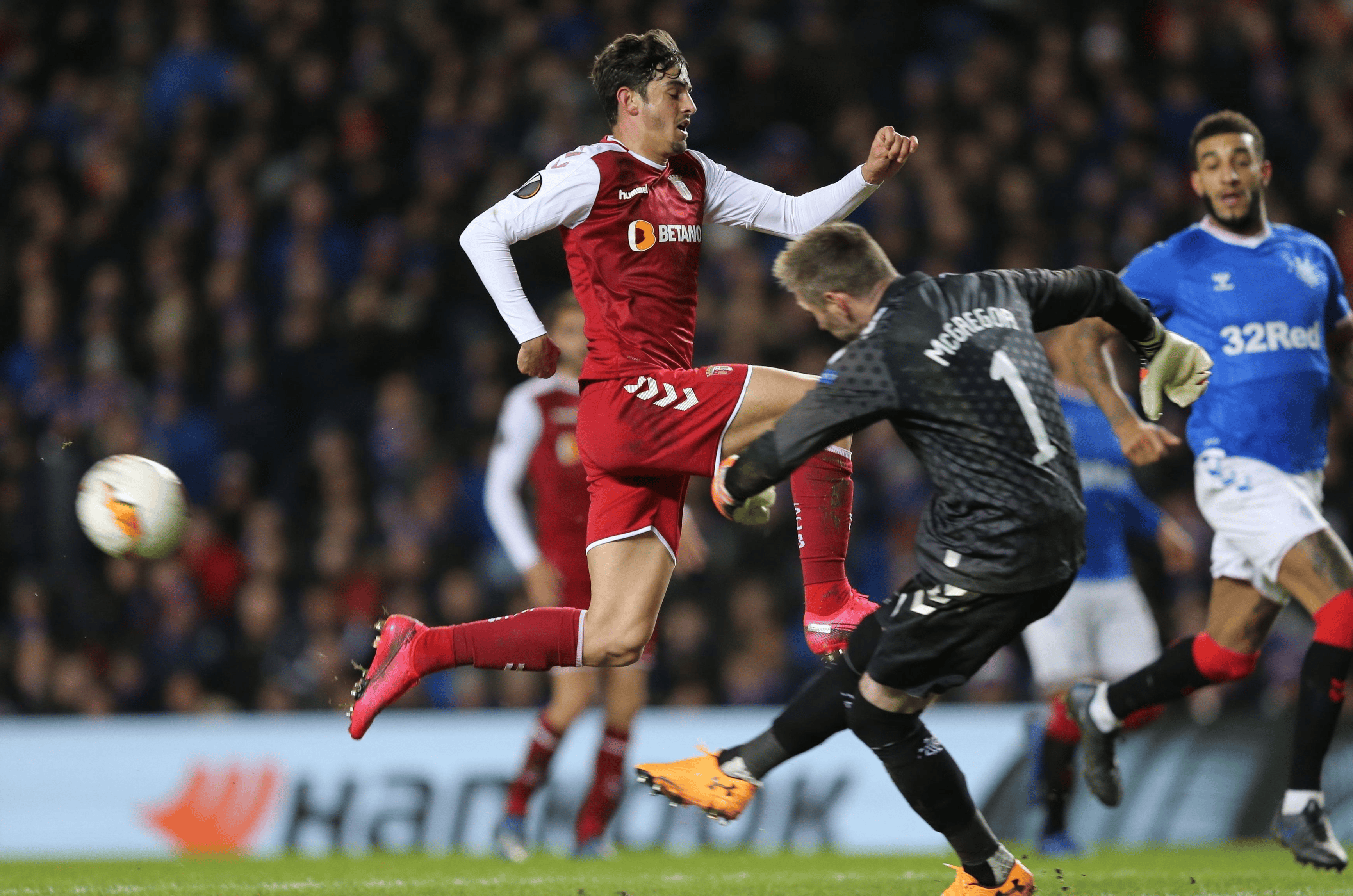 关于清晨法甲焦点战，本菲卡防线松动，目标明确，赛季目标并未改变的信息-九游平台