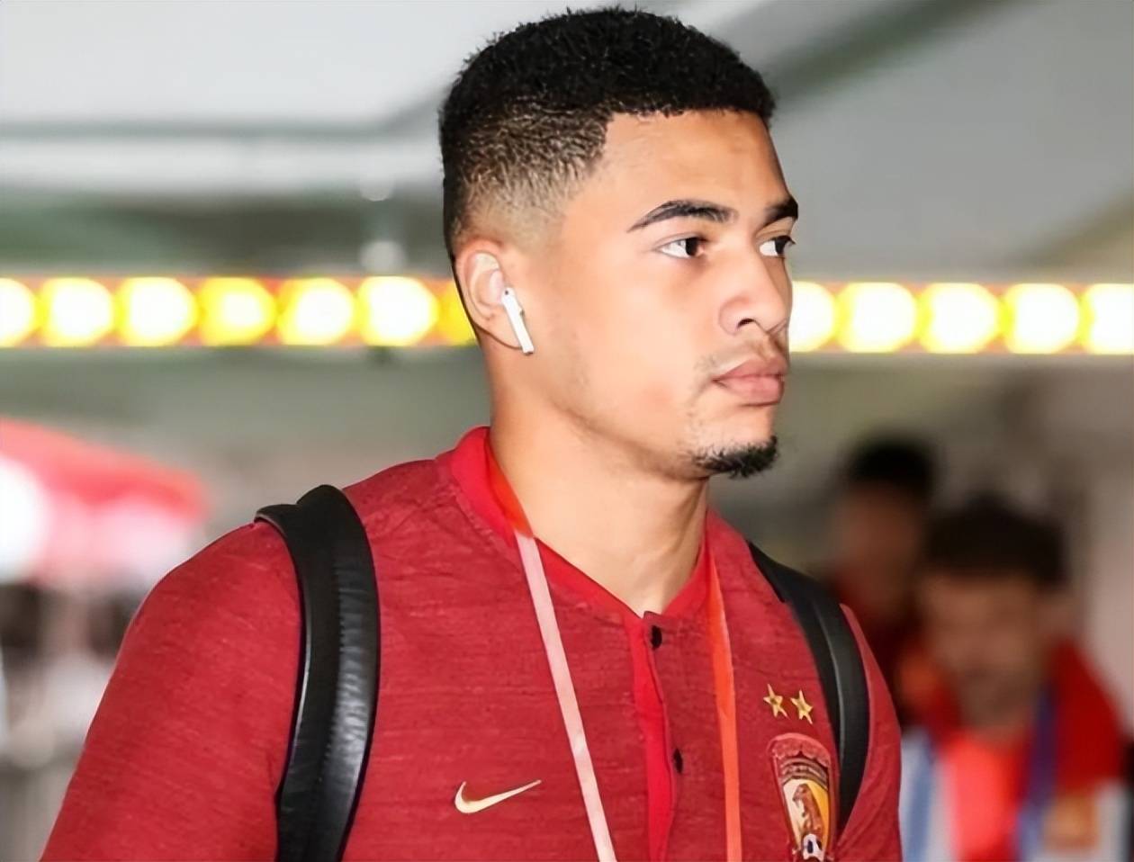 关于皇家社会迎葡超关键赛；关键时刻官宣签约；球迷炸锅；资深球员宣示担当的信息