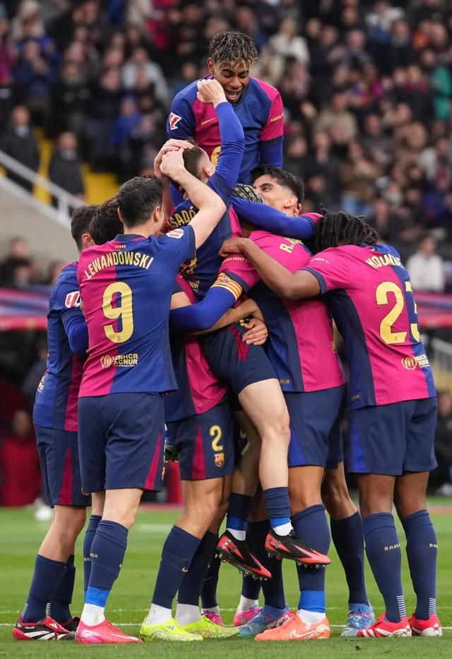 关于巴塞罗那训练开放日，冲刺阶段强势反弹引欢呼，德甲在即，身体对抗强度拉满的信息