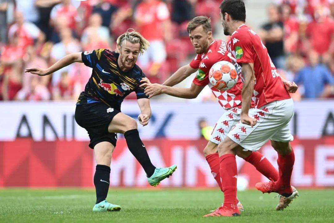 关于转折点斯图加特止住颓势；NBA总决赛清晨攻防权衡；媒体盛赞；医务组通报恢复的信息