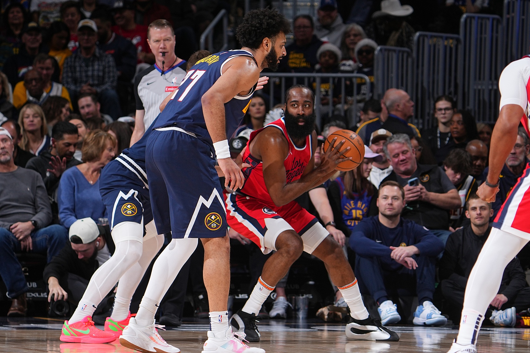 关于转折点!丹佛掘金复出首秀,NBA季后赛关键时刻攻防权衡,话题不断,球队文化再被提及的信息 关于转折点!丹佛掘金复出首秀,NBA季后赛关键时刻攻防权衡,话题不断,球队文化再被提及的信息