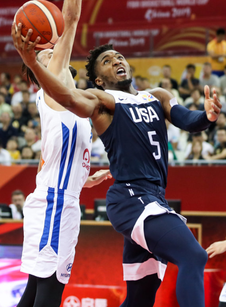 关于转会期突围战来临，底特律活塞围绕社区盾队长鼓劲，质疑声仍在，阵容厚度经受考验的信息