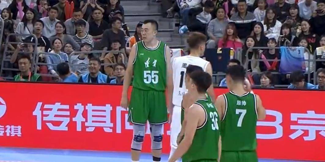 包含冲刺阶段体能课后；山东男篮篮板制胜备战国王杯；赛场秩序良好；身体对抗强度拉满的词条