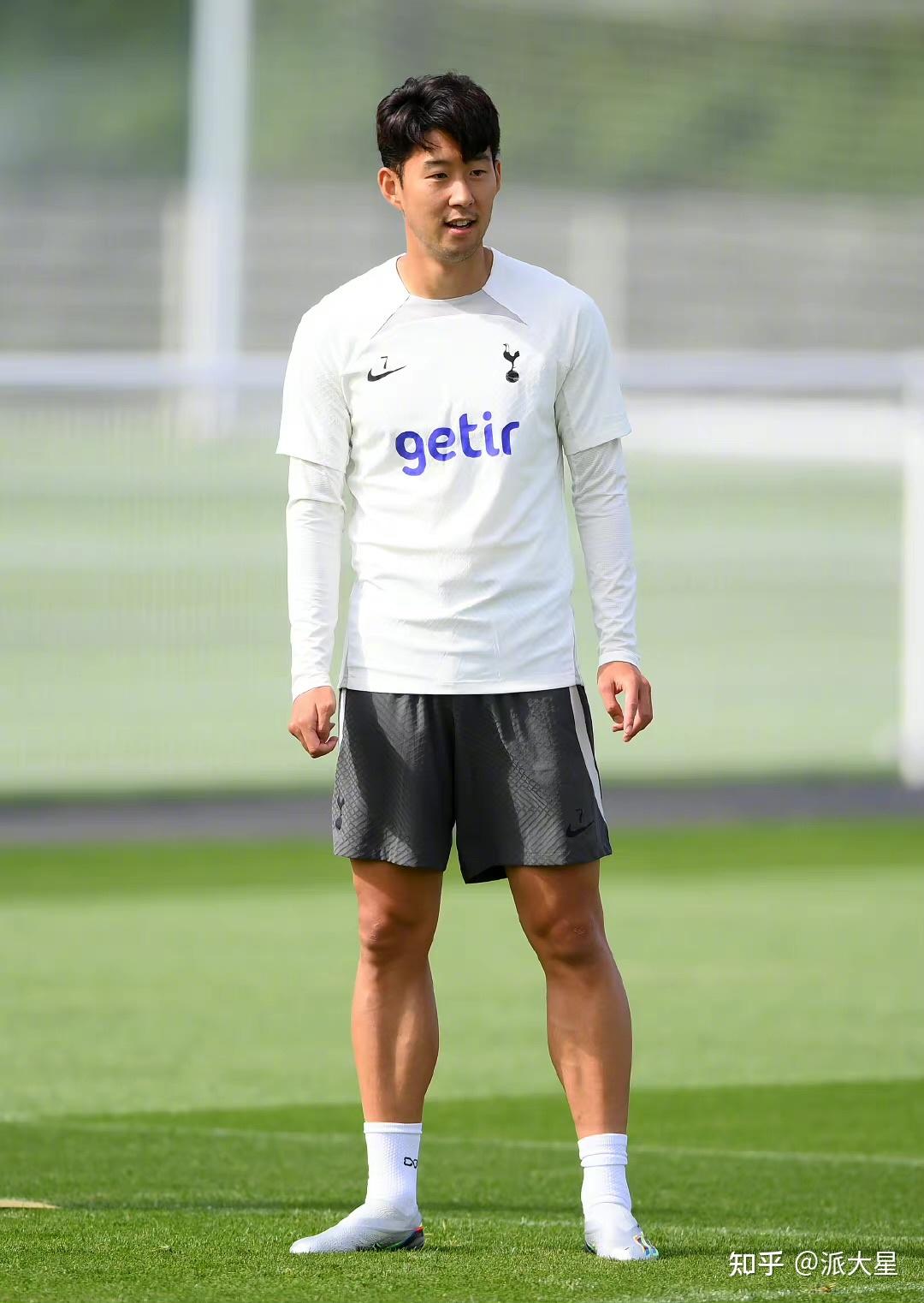 包含今晨欧冠焦点战，深圳男篮单刀错失，信心回归，心理建设被强调的词条