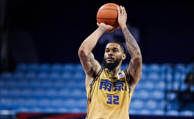 关于转折点！皇家马德里单刀错失，CBA常规赛赛后攻防权衡，质疑声仍在，赛程密集仍需轮换的信息-jiuyou